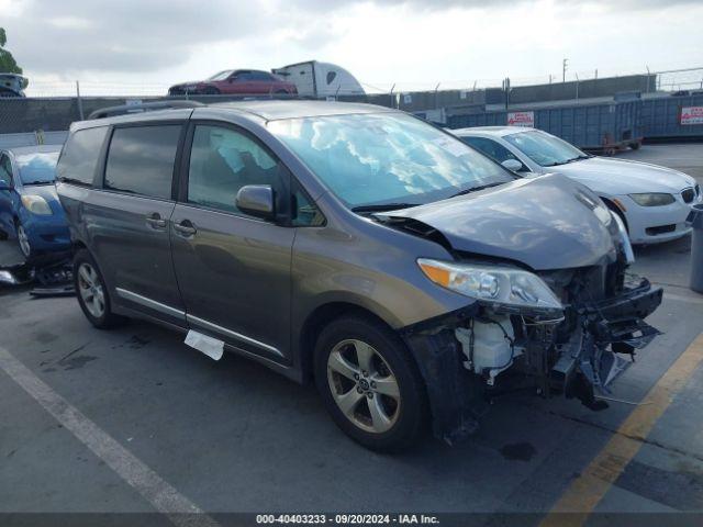  Salvage Toyota Sienna