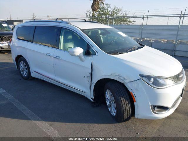  Salvage Chrysler Pacifica