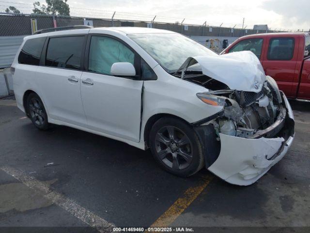  Salvage Toyota Sienna