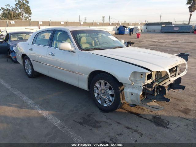  Salvage Lincoln Towncar