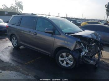  Salvage Toyota Sienna