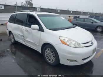  Salvage Toyota Sienna