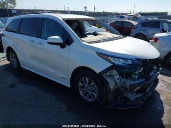  Salvage Toyota Sienna