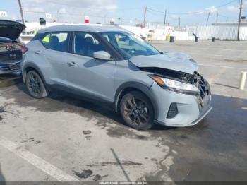  Salvage Nissan Kicks