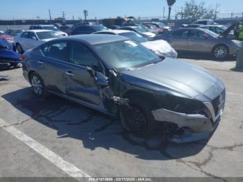  Salvage Nissan Altima
