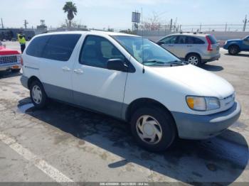  Salvage Toyota Sienna