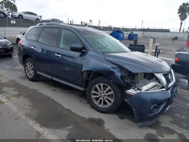  Salvage Nissan Pathfinder