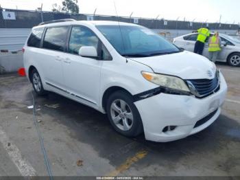  Salvage Toyota Sienna