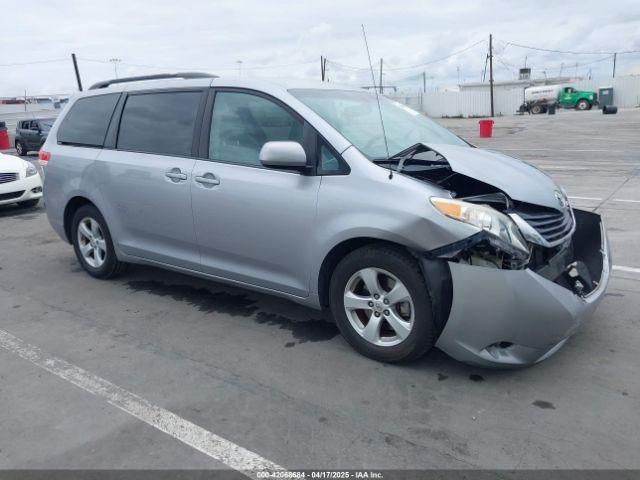  Salvage Toyota Sienna