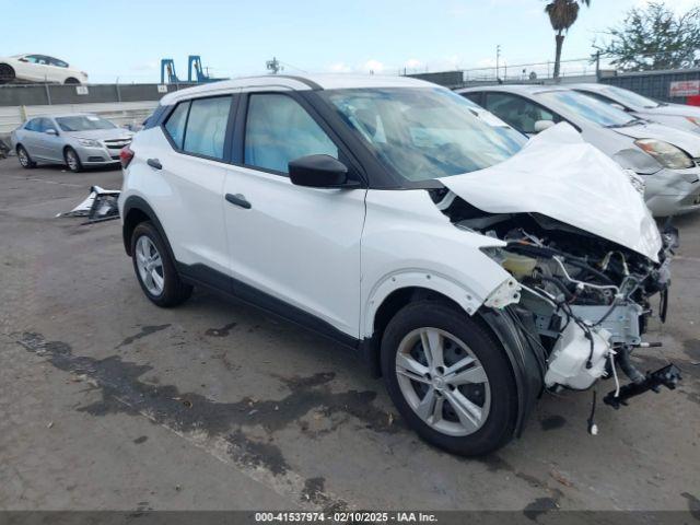  Salvage Nissan Kicks
