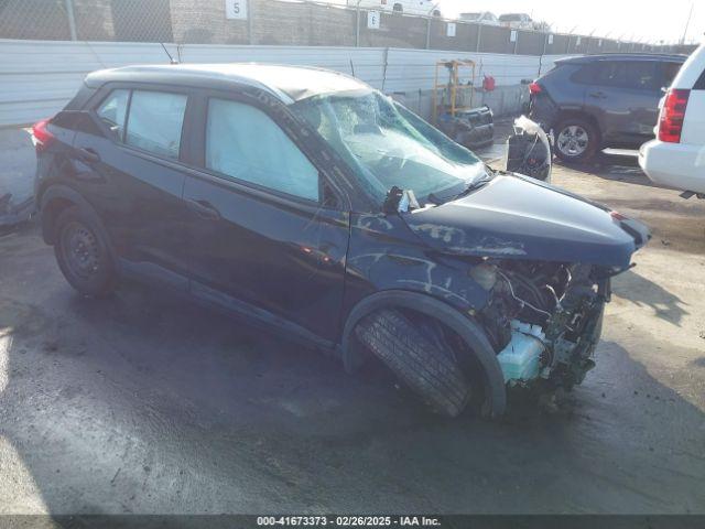 Salvage Nissan Kicks
