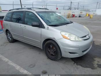  Salvage Toyota Sienna