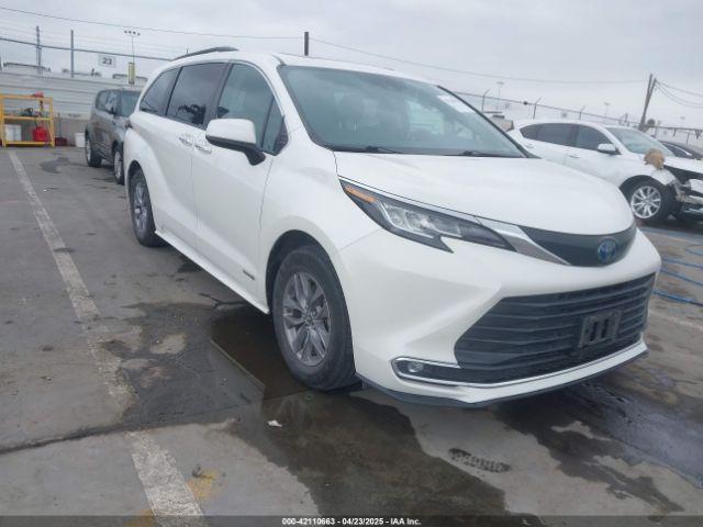  Salvage Toyota Sienna