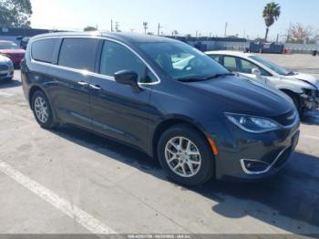  Salvage Chrysler Pacifica