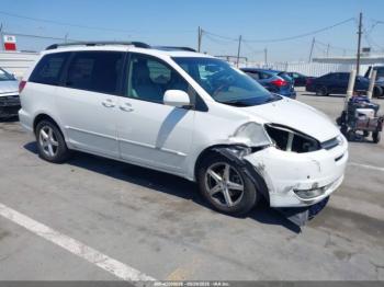  Salvage Toyota Sienna