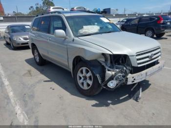  Salvage Toyota Highlander