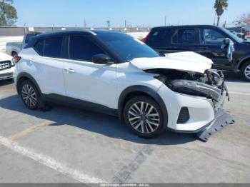 Salvage Nissan Kicks