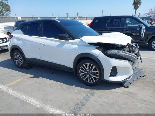  Salvage Nissan Kicks