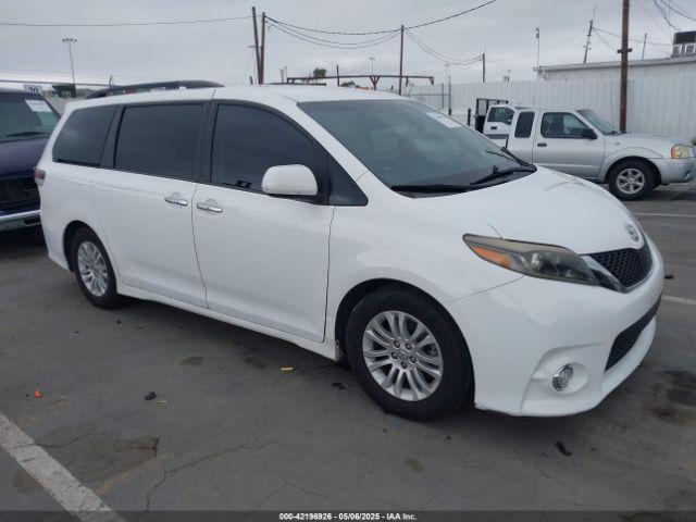  Salvage Toyota Sienna