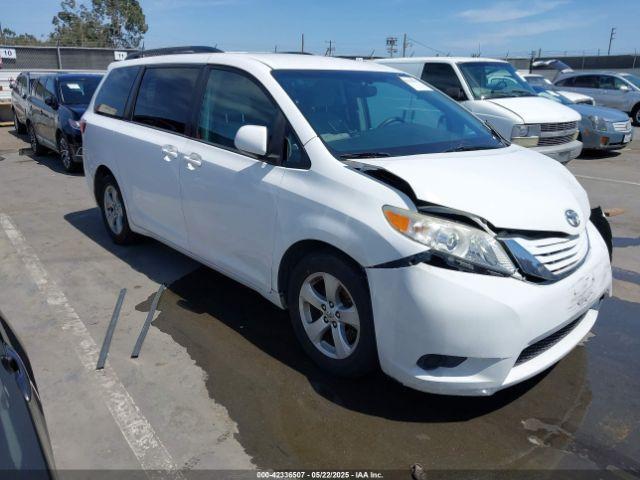  Salvage Toyota Sienna
