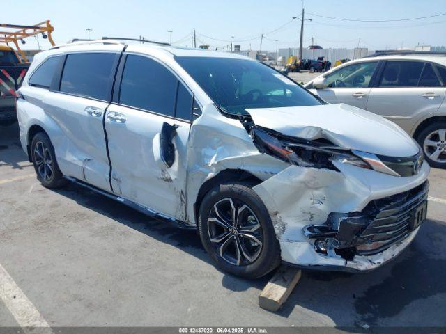  Salvage Toyota Sienna