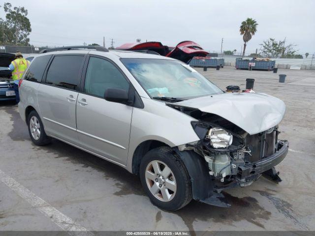  Salvage Toyota Sienna