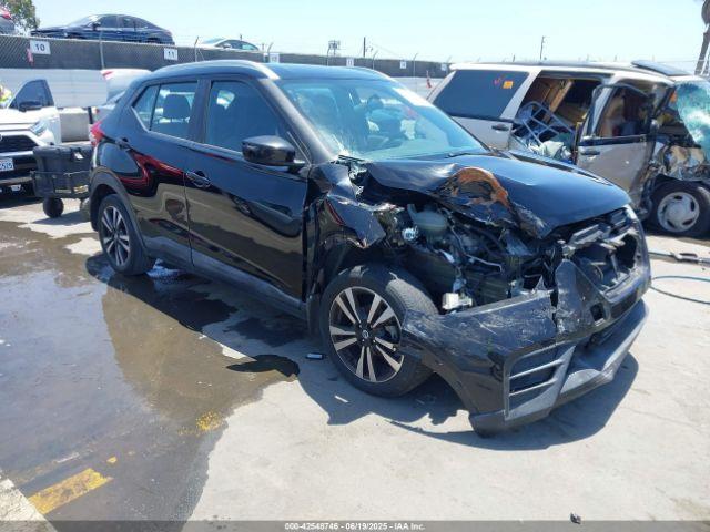  Salvage Nissan Kicks