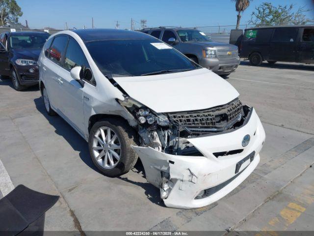  Salvage Toyota Prius v