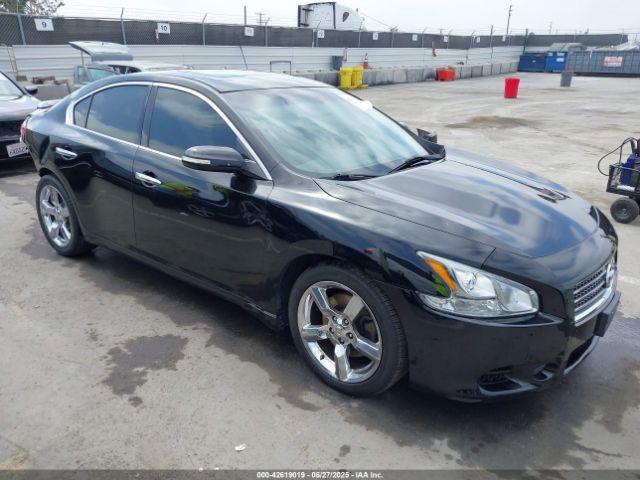  Salvage Nissan Maxima