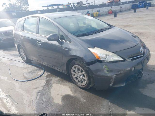  Salvage Toyota Prius v