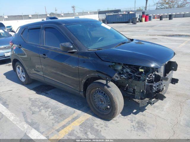  Salvage Nissan Kicks