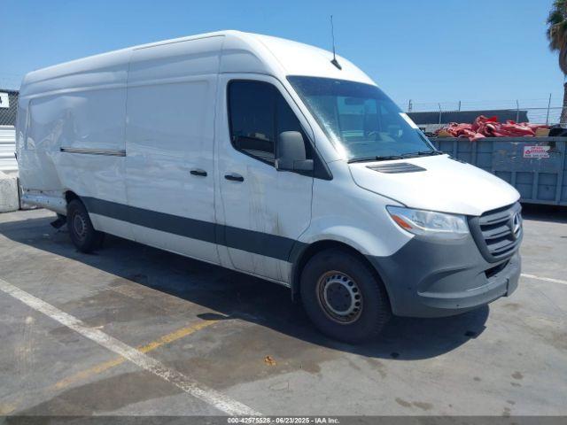  Salvage Mercedes-Benz Sprinter 2500