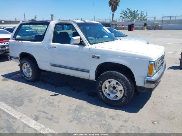  Salvage Chevrolet Blazer