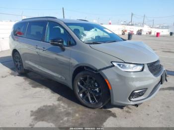  Salvage Chrysler Pacifica