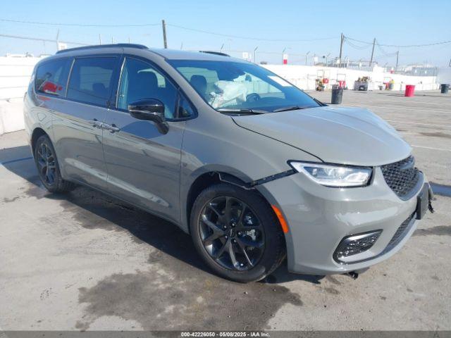  Salvage Chrysler Pacifica