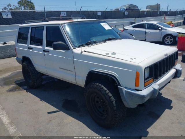  Salvage Jeep Cherokee