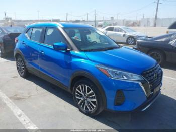  Salvage Nissan Kicks
