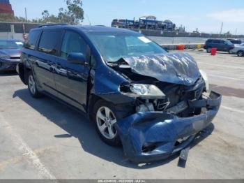  Salvage Toyota Sienna
