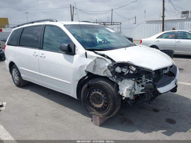  Salvage Toyota Sienna
