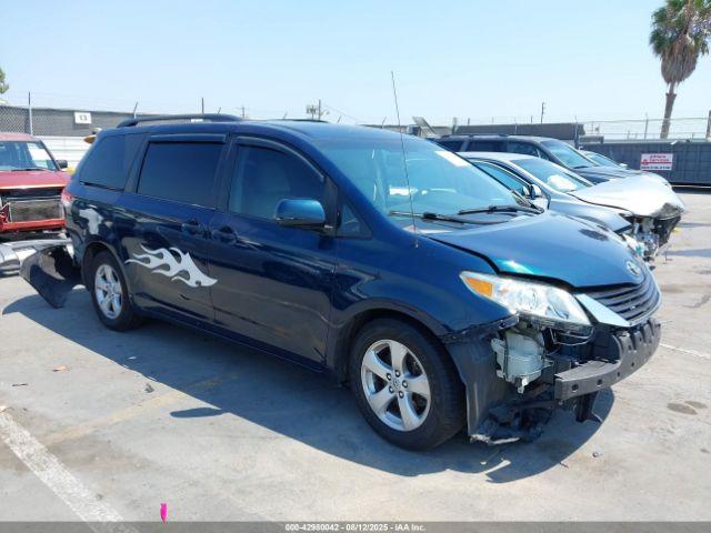  Salvage Toyota Sienna