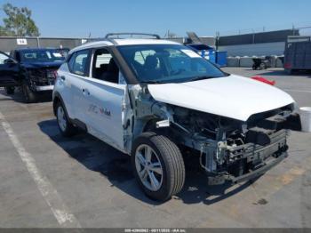  Salvage Nissan Kicks