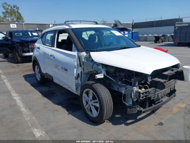 Salvage Nissan Kicks
