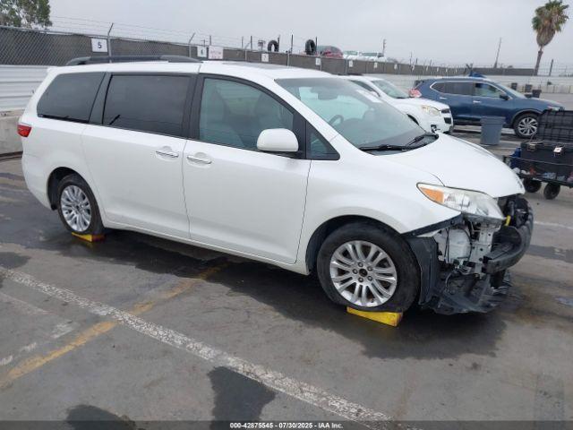  Salvage Toyota Sienna