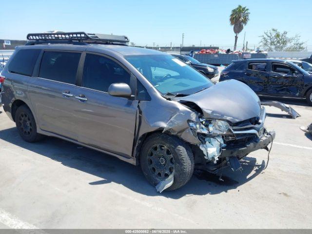  Salvage Toyota Sienna