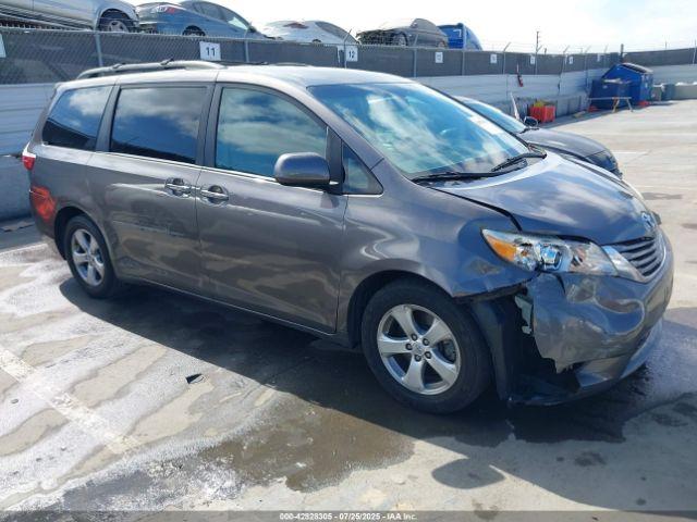  Salvage Toyota Sienna