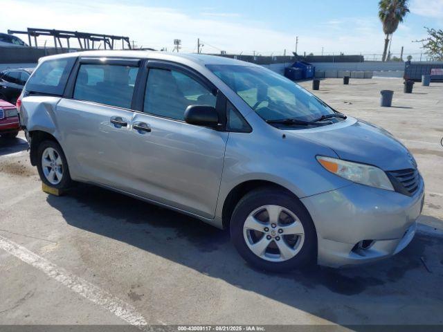  Salvage Toyota Sienna