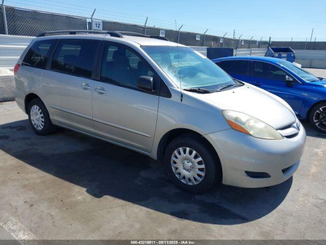  Salvage Toyota Sienna