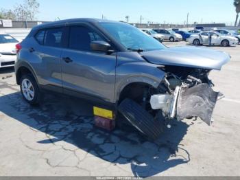  Salvage Nissan Kicks