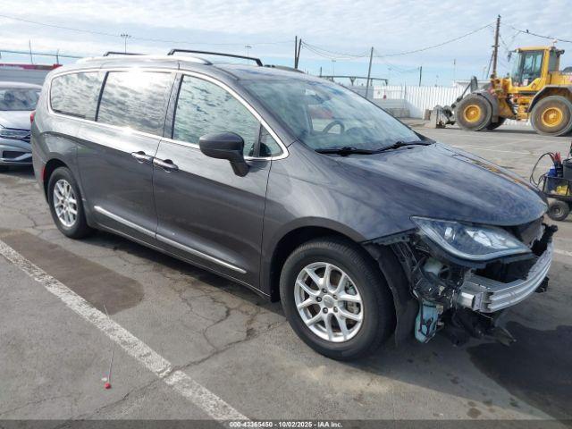  Salvage Chrysler Pacifica