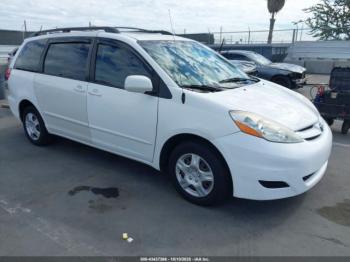  Salvage Toyota Sienna